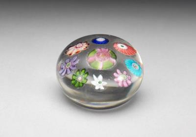 图片[2]-Round glass paperweight. Europe, 19th century.-China Archive